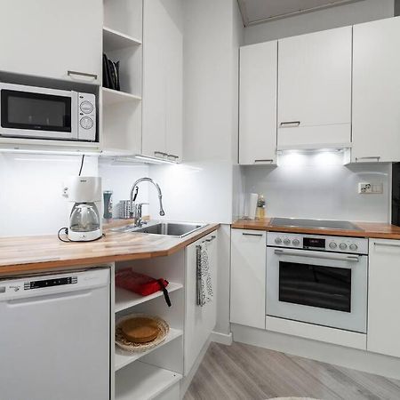 Cozy Roomy Studio Flat Next To Tram Stop @ Kallio Helsinki Bagian luar foto