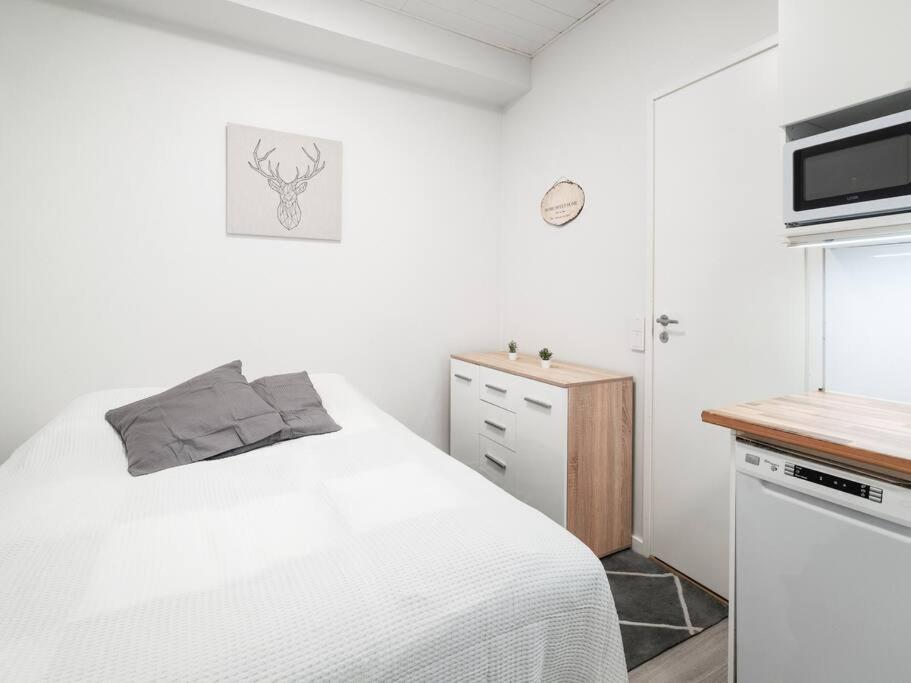 Cozy Roomy Studio Flat Next To Tram Stop @ Kallio Helsinki Bagian luar foto