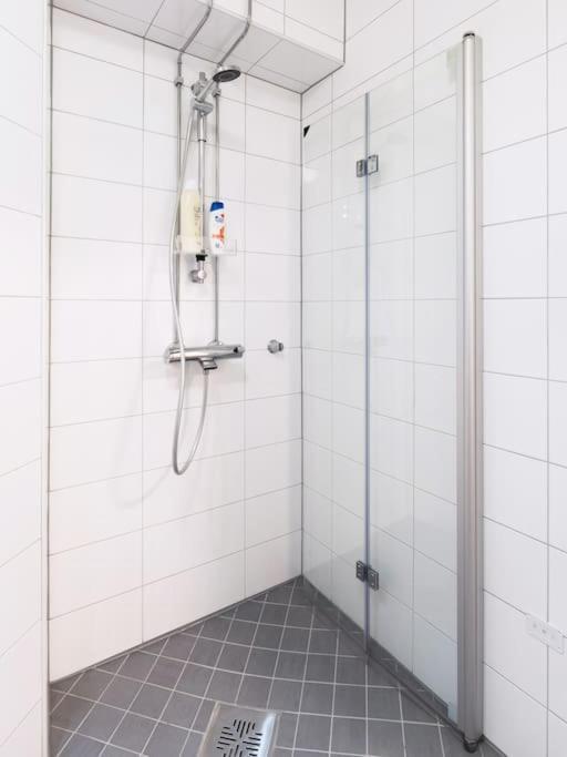 Cozy Roomy Studio Flat Next To Tram Stop @ Kallio Helsinki Bagian luar foto