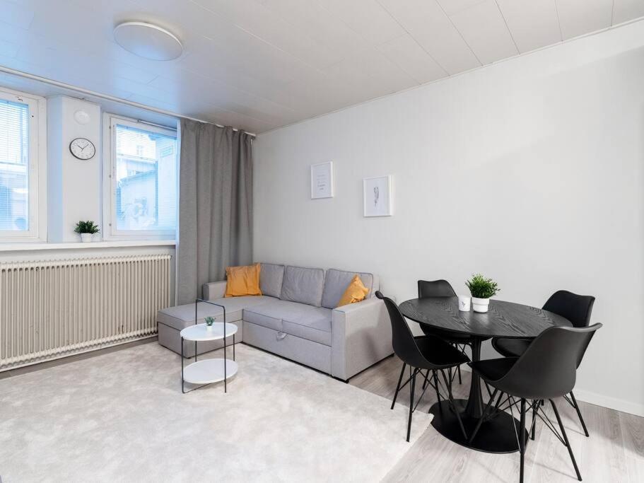 Cozy Roomy Studio Flat Next To Tram Stop @ Kallio Helsinki Bagian luar foto