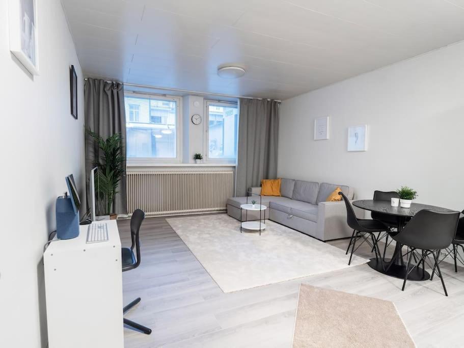 Cozy Roomy Studio Flat Next To Tram Stop @ Kallio Helsinki Bagian luar foto
