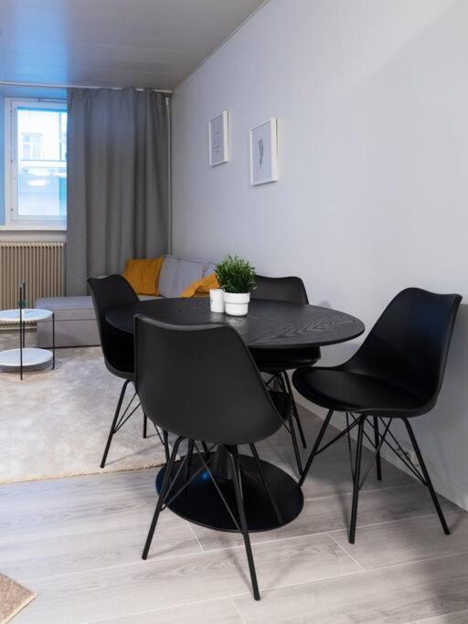 Cozy Roomy Studio Flat Next To Tram Stop @ Kallio Helsinki Bagian luar foto